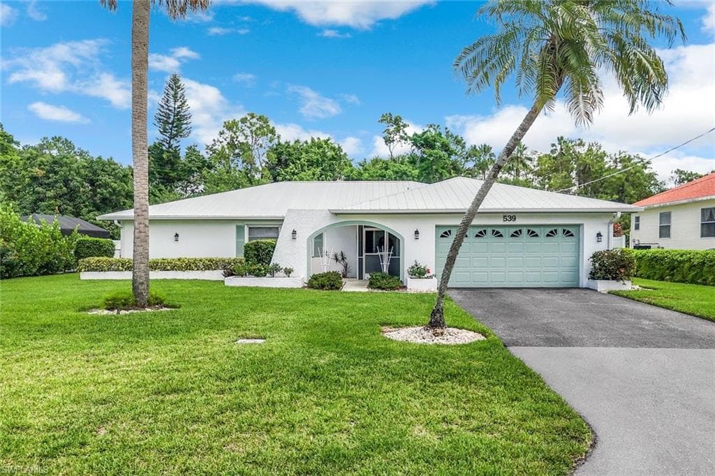 539 Cypress Way E, Naples, FL 34110-37
