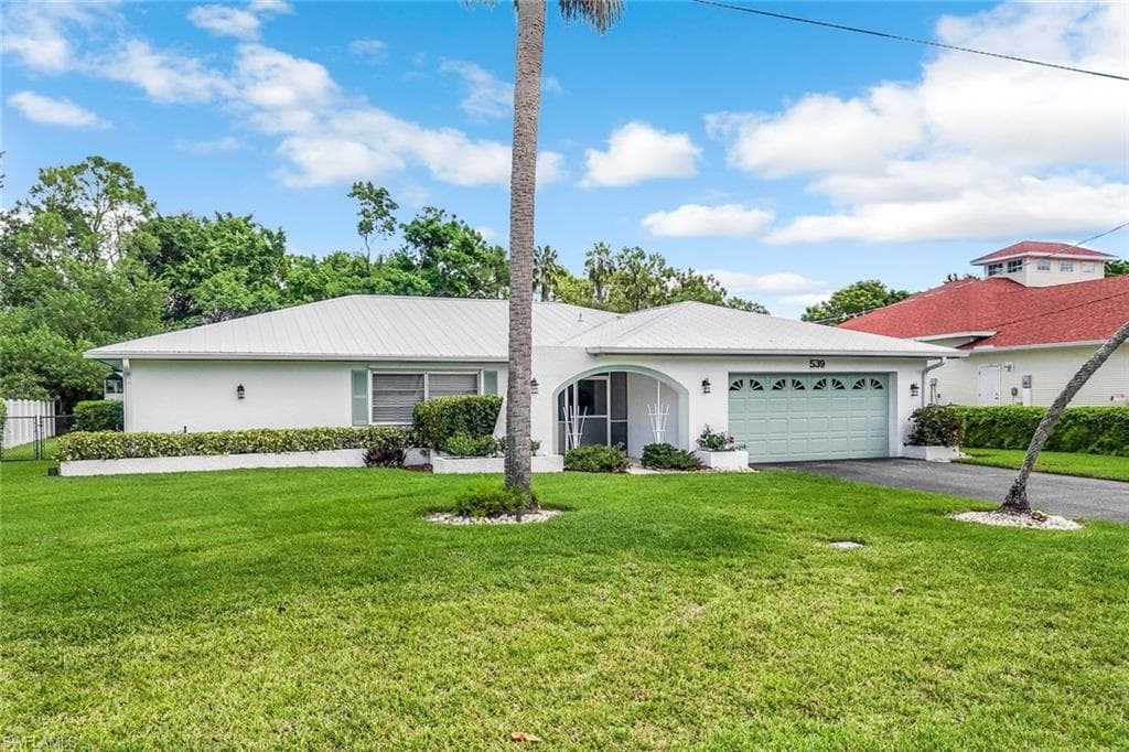 539 Cypress Way E, Naples, FL 34110-4