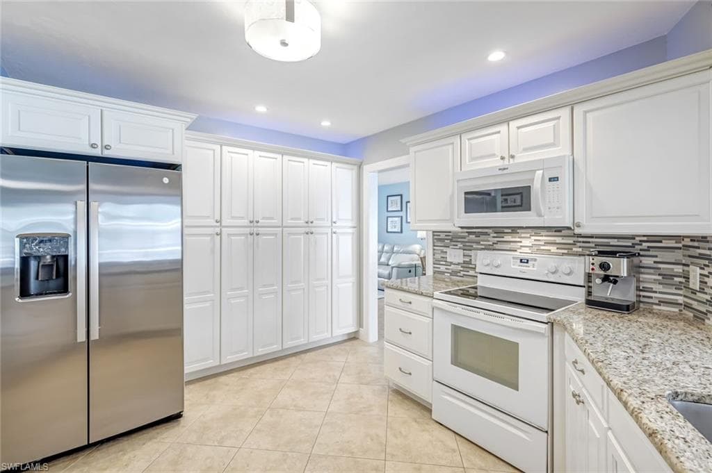 539 Cypress Way E, Naples, FL 34110-6
