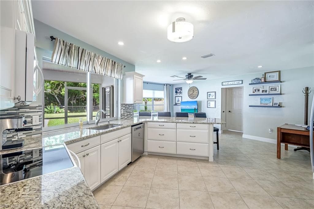 539 Cypress Way E, Naples, FL 34110-7