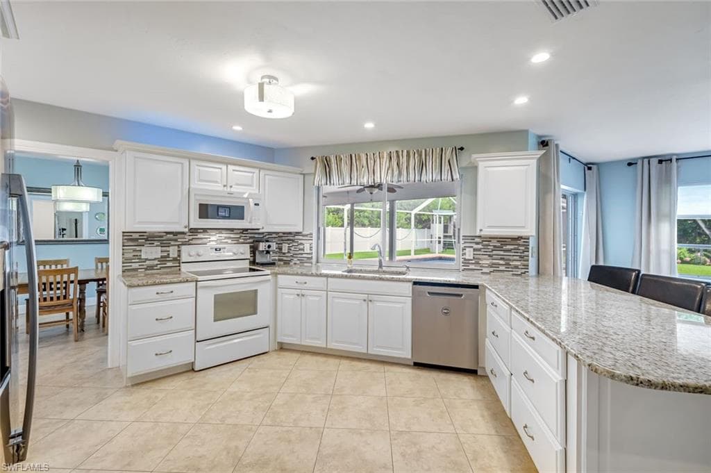 539 Cypress Way E, Naples, FL 34110-8