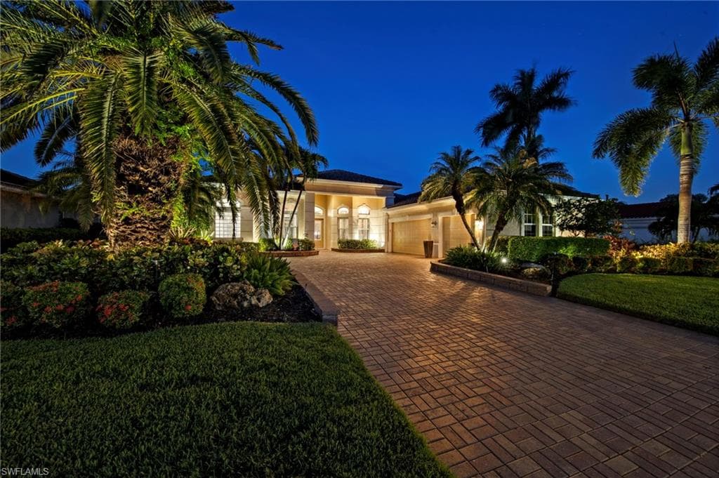 19427 La Serena Dr, Estero, FL 33967-4