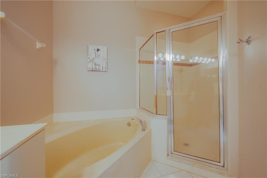 6745 Huntington Lakes Cir 201, Naples, FL 34119-18