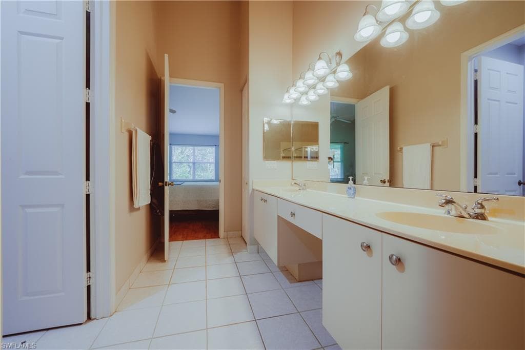 6745 Huntington Lakes Cir 201, Naples, FL 34119-19