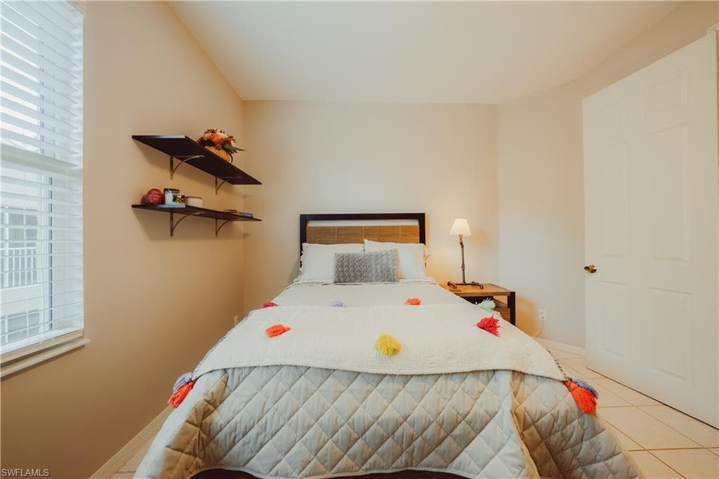 6745 Huntington Lakes Cir 201, Naples, FL 34119-24