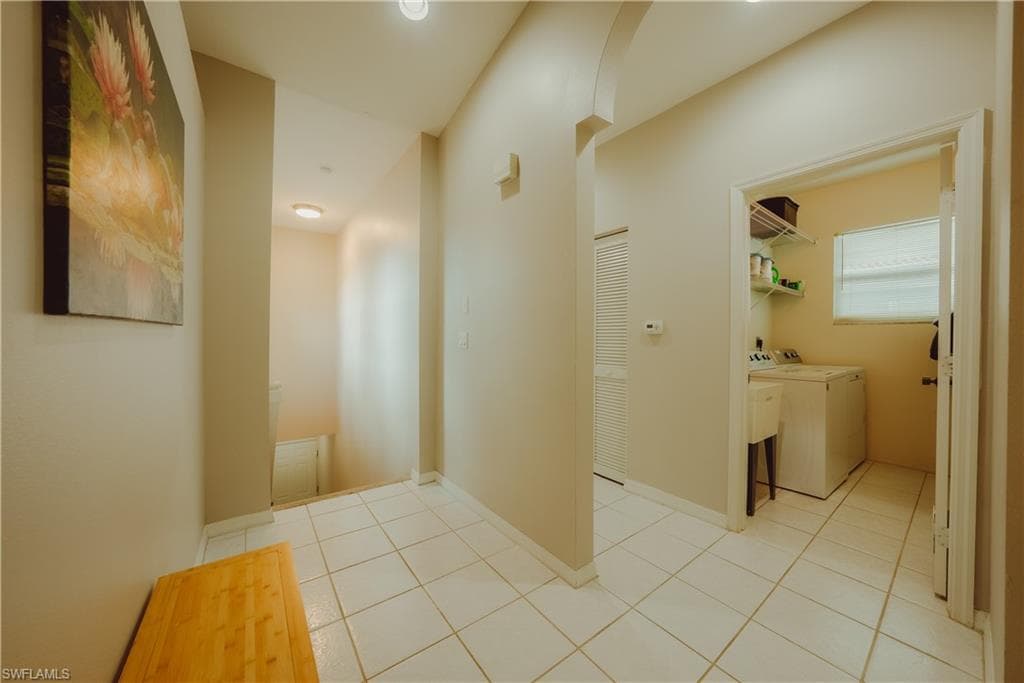 6745 Huntington Lakes Cir 201, Naples, FL 34119-25