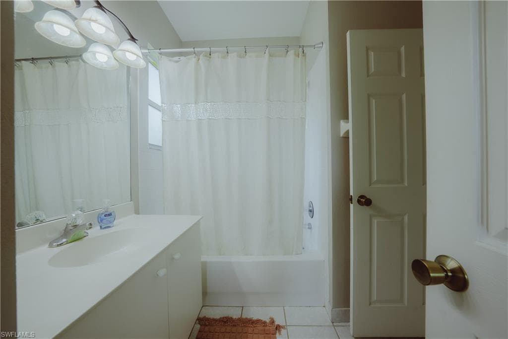 6745 Huntington Lakes Cir 201, Naples, FL 34119-30