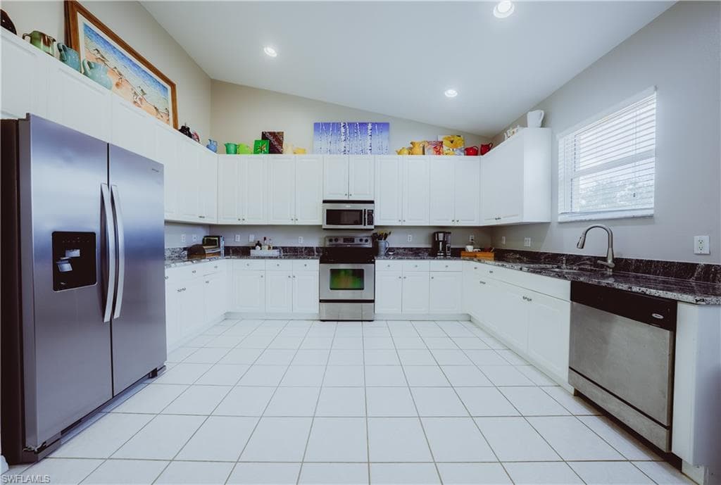 6745 Huntington Lakes Cir 201, Naples, FL 34119-35