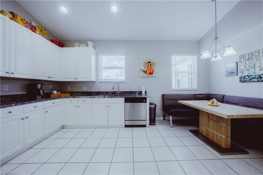 6745 Huntington Lakes Cir 201, Naples, FL 34119-36