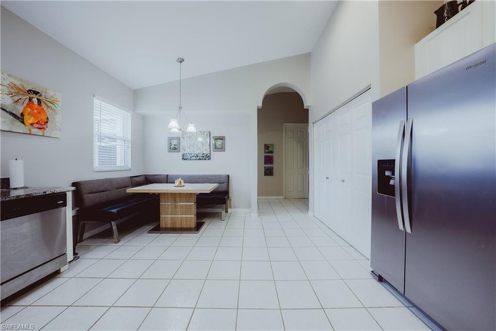 6745 Huntington Lakes Cir 201, Naples, FL 34119-37