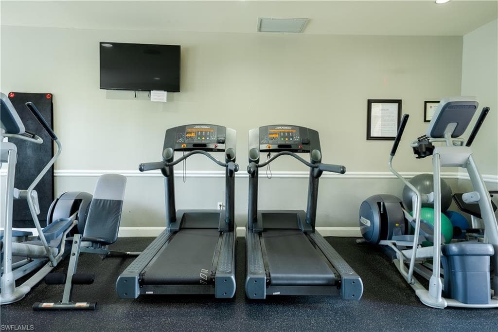 6745 Huntington Lakes Cir 201, Naples, FL 34119-43