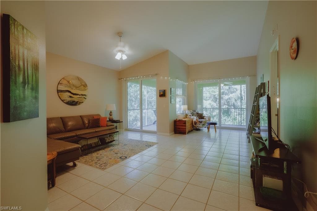 6745 Huntington Lakes Cir 201, Naples, FL 34119-4