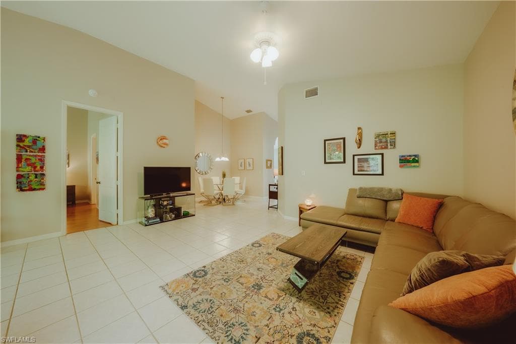 6745 Huntington Lakes Cir 201, Naples, FL 34119-6