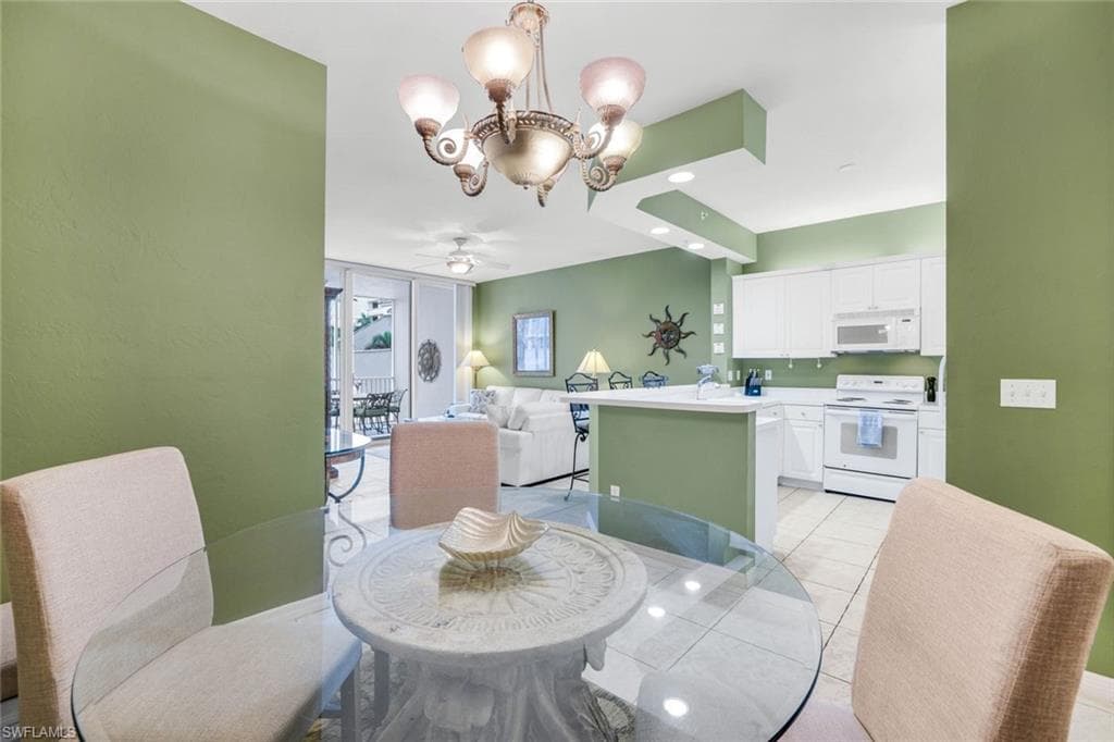 460 Launch Cir 202, Naples, FL 34108-9