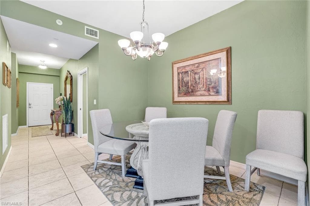 460 Launch Cir 202, Naples, FL 34108-10
