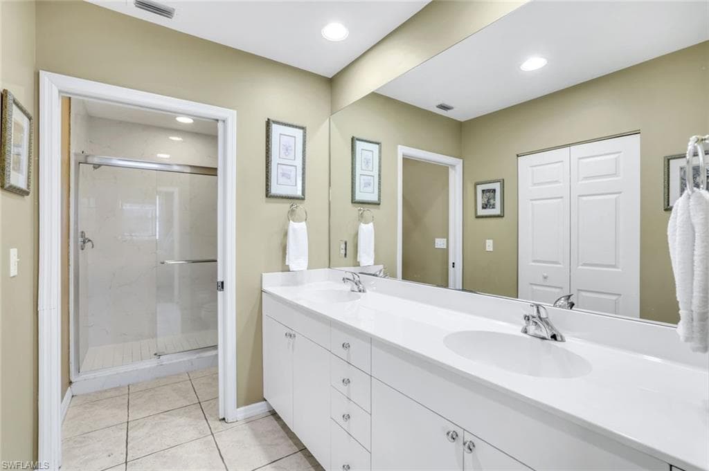 460 Launch Cir 202, Naples, FL 34108-13