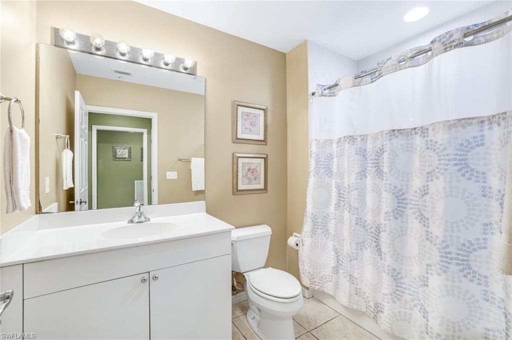 460 Launch Cir 202, Naples, FL 34108-16