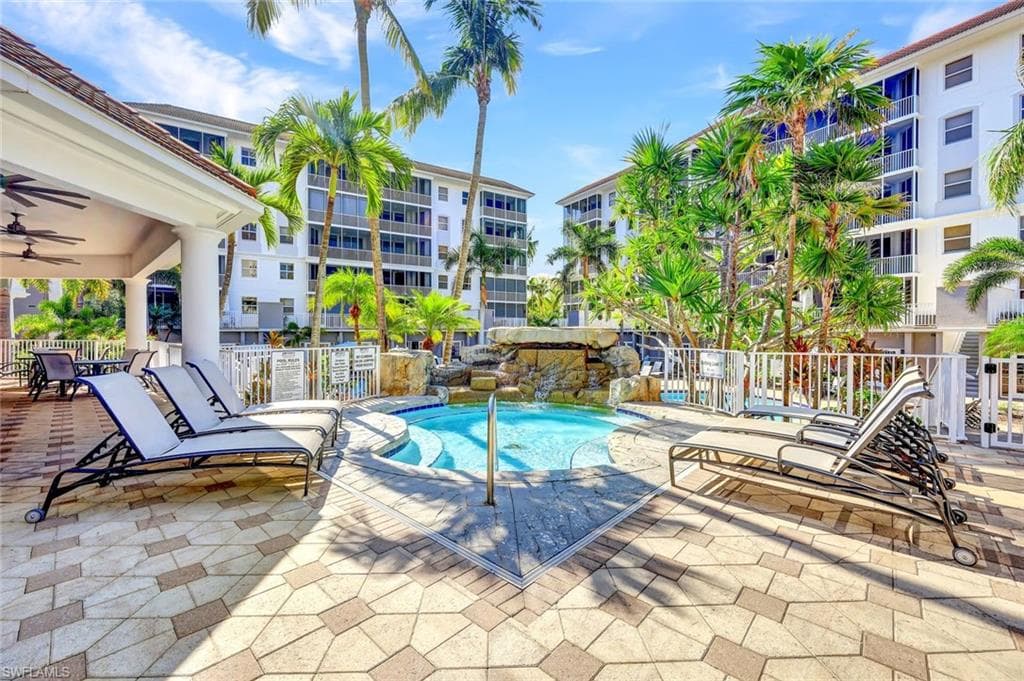 460 Launch Cir 202, Naples, FL 34108-20