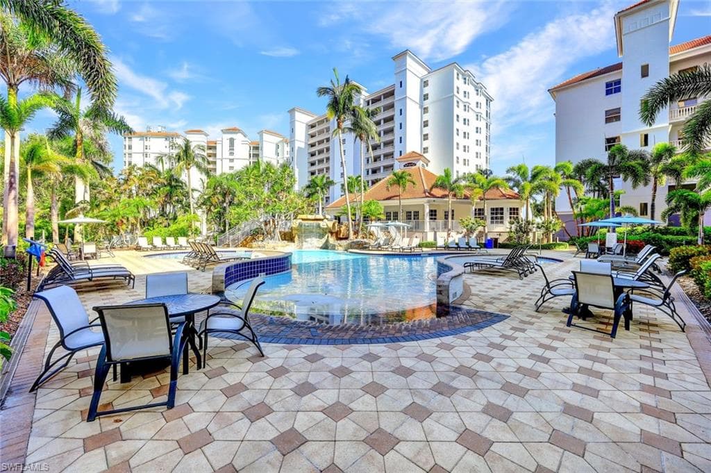 460 Launch Cir 202, Naples, FL 34108-21