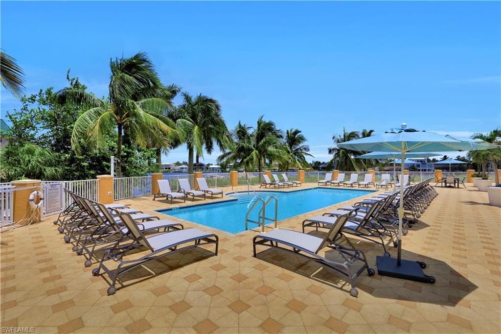 460 Launch Cir 202, Naples, FL 34108-22