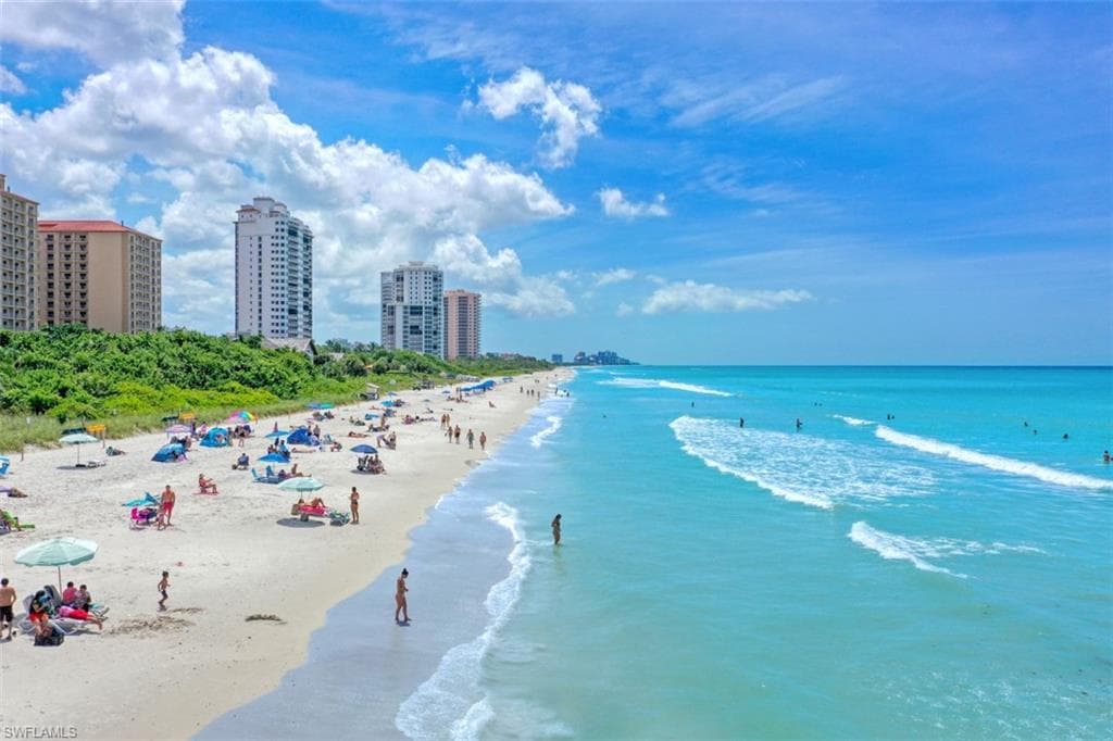 460 Launch Cir 202, Naples, FL 34108-25