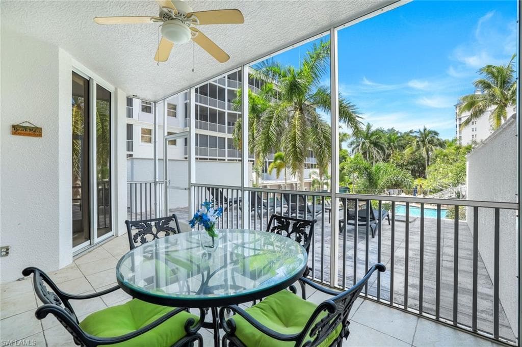460 Launch Cir 202, Naples, FL 34108-2