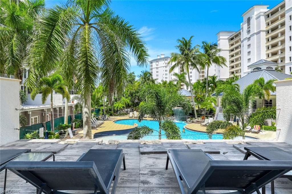 460 Launch Cir 202, Naples, FL 34108-3