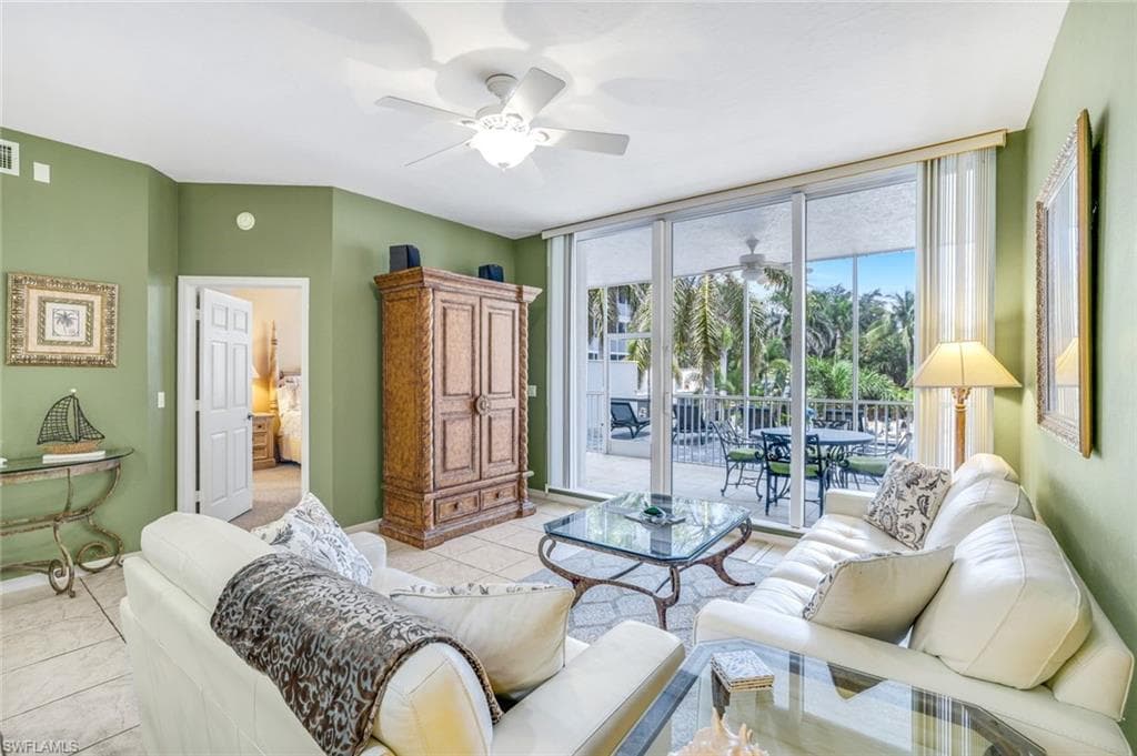 460 Launch Cir 202, Naples, FL 34108-4