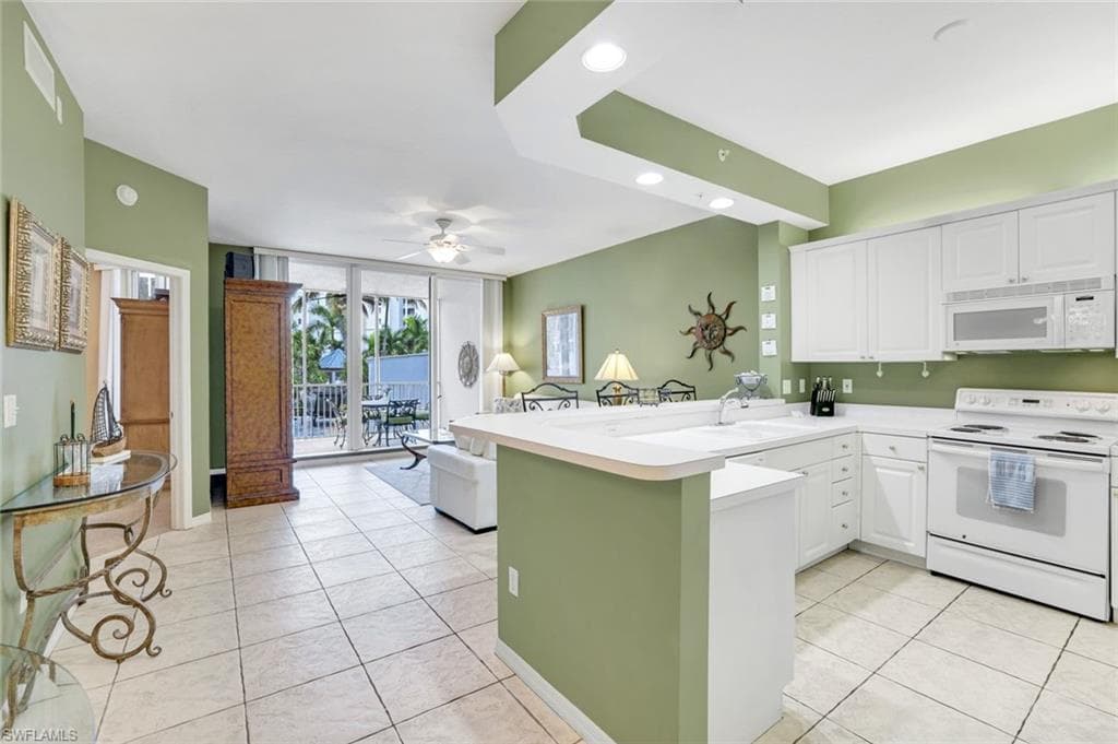 460 Launch Cir 202, Naples, FL 34108-8
