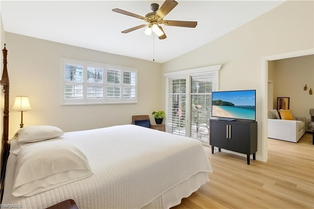 526 Saint Andrews Blvd 18, Naples, FL 34113-11