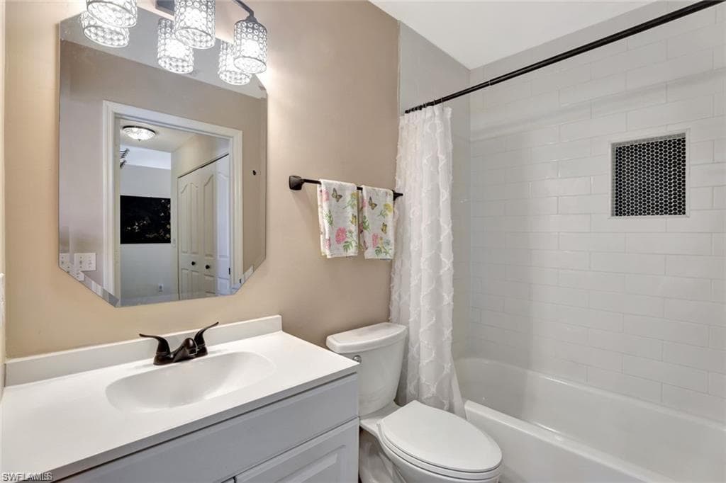 526 Saint Andrews Blvd 18, Naples, FL 34113-17