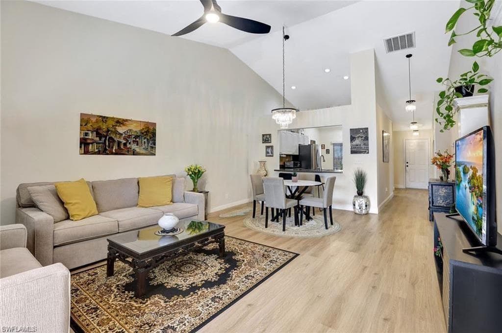 526 Saint Andrews Blvd 18, Naples, FL 34113-3