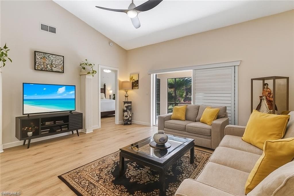 526 Saint Andrews Blvd 18, Naples, FL 34113-4