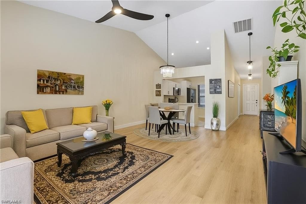 526 Saint Andrews Blvd 18, Naples, FL 34113-6