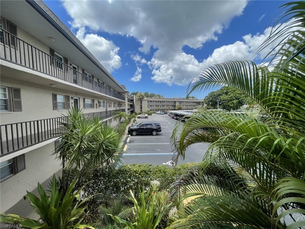 5435 Rattlesnake Hammock Rd 202, Naples, FL 34113-2