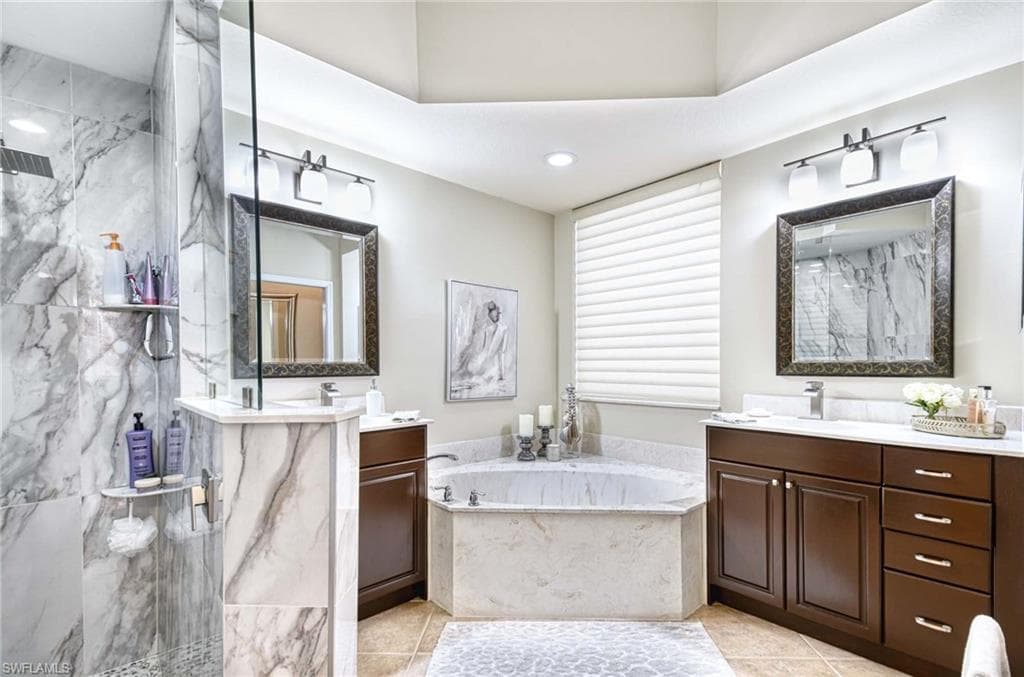 1002 Tivoli Ln, Naples, FL 34104-16