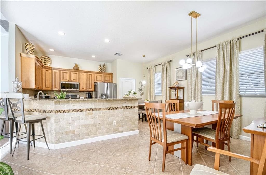1002 Tivoli Ln, Naples, FL 34104-5