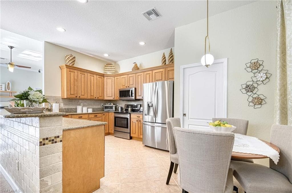 1002 Tivoli Ln, Naples, FL 34104-6