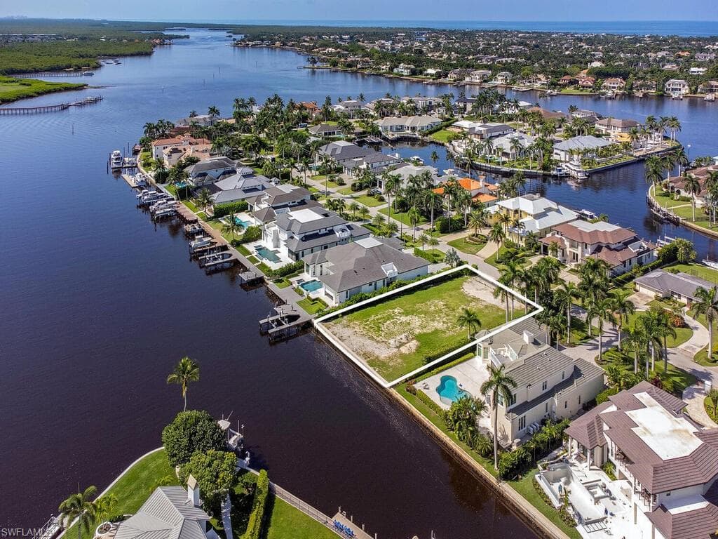 2375 Tarpon Rd, Naples, FL 34102-9
