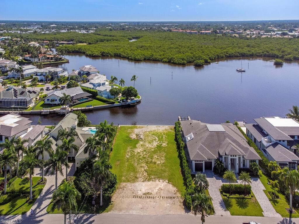 2375 Tarpon Rd, Naples, FL 34102-3