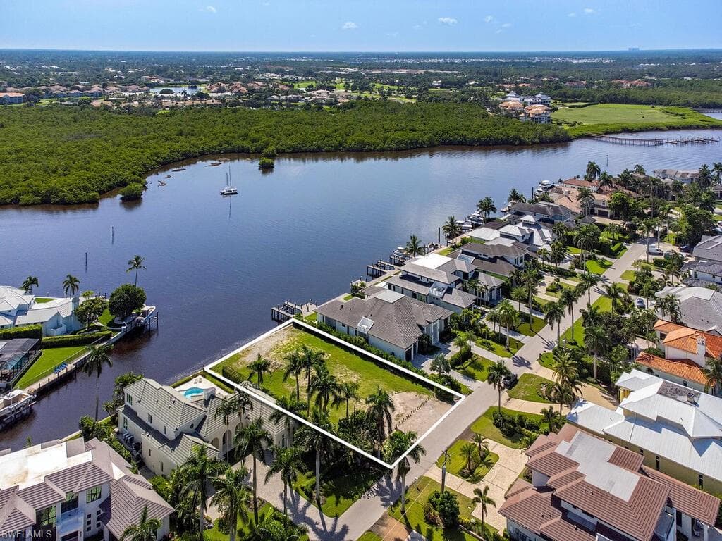 2375 Tarpon Rd, Naples, FL 34102-4