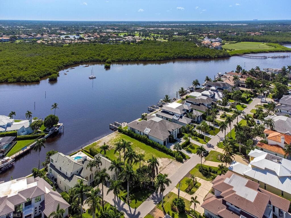 2375 Tarpon Rd, Naples, FL 34102-5