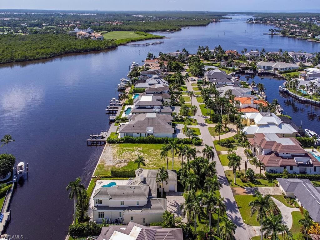 2375 Tarpon Rd, Naples, FL 34102-6