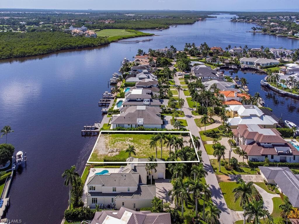 2375 Tarpon Rd, Naples, FL 34102-7