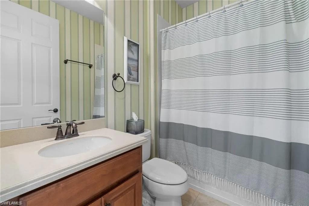 1465 Serrano Cir, Naples, FL 34105-8