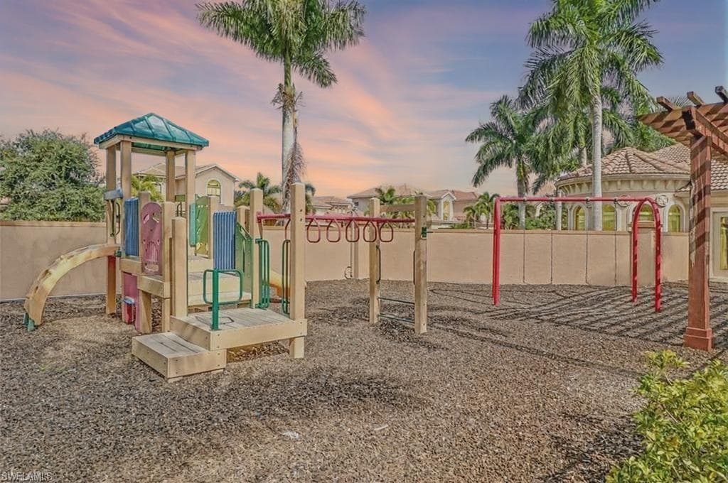 1465 Serrano Cir, Naples, FL 34105-18