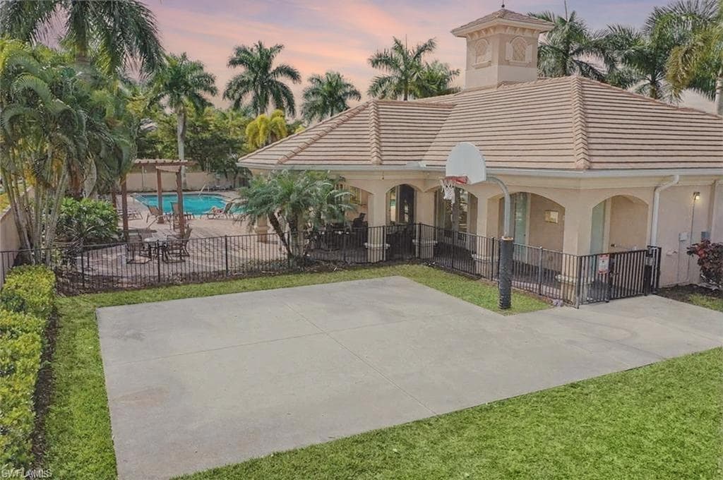 1465 Serrano Cir, Naples, FL 34105-24