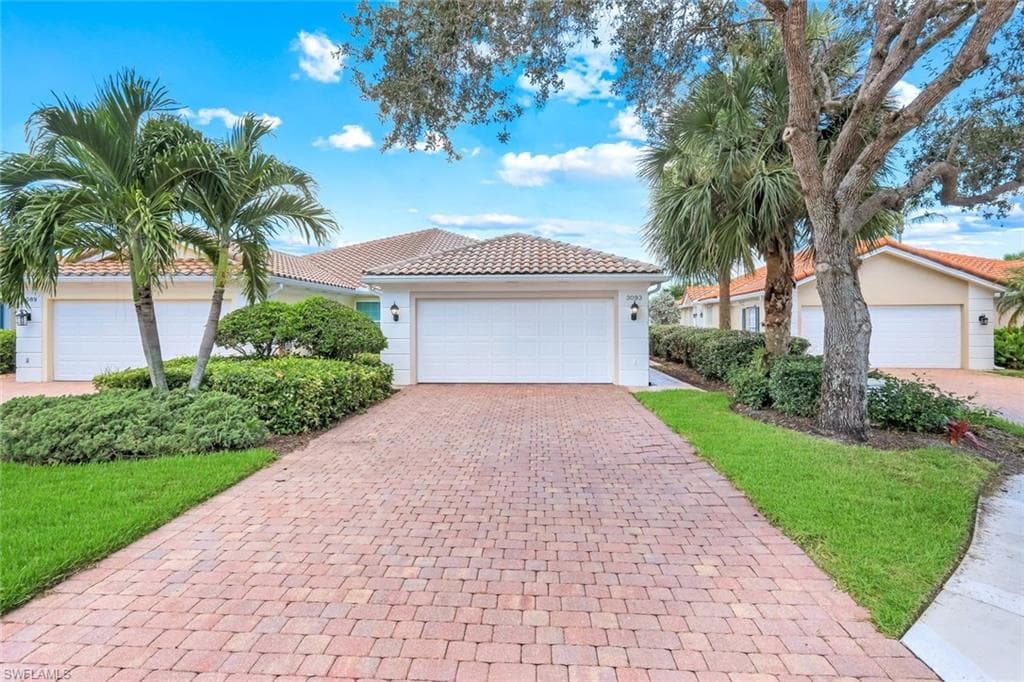 3093 Futuna Ln, Naples, FL 34119-1