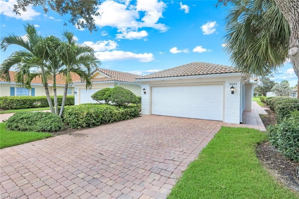 3093 Futuna Ln, Naples, FL 34119-29