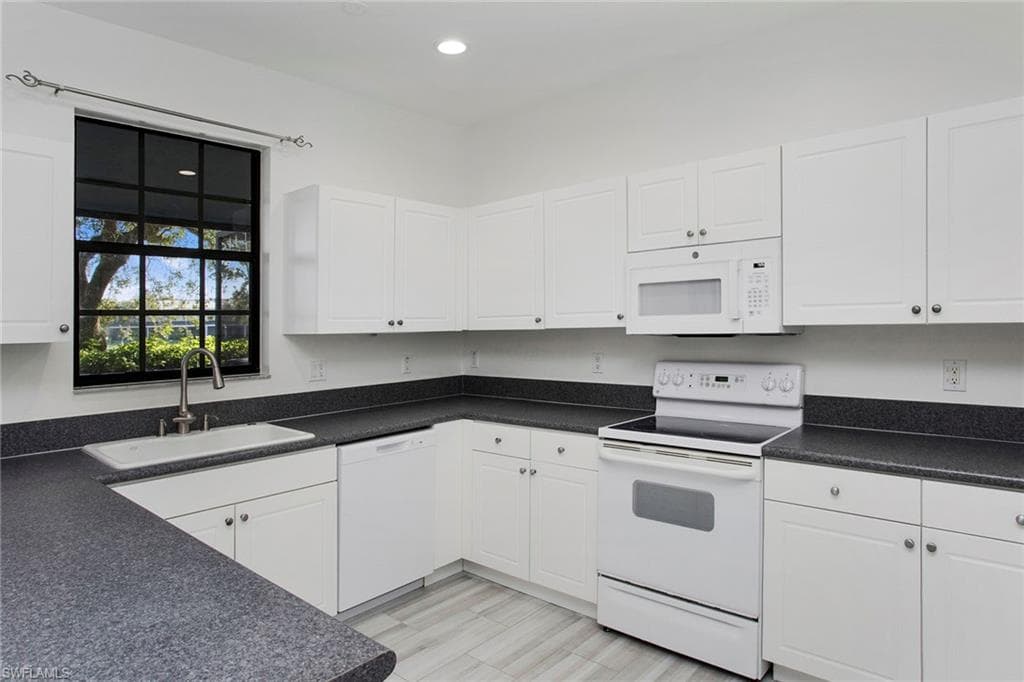 15191 Summit Place Cir, Naples, FL 34119-18